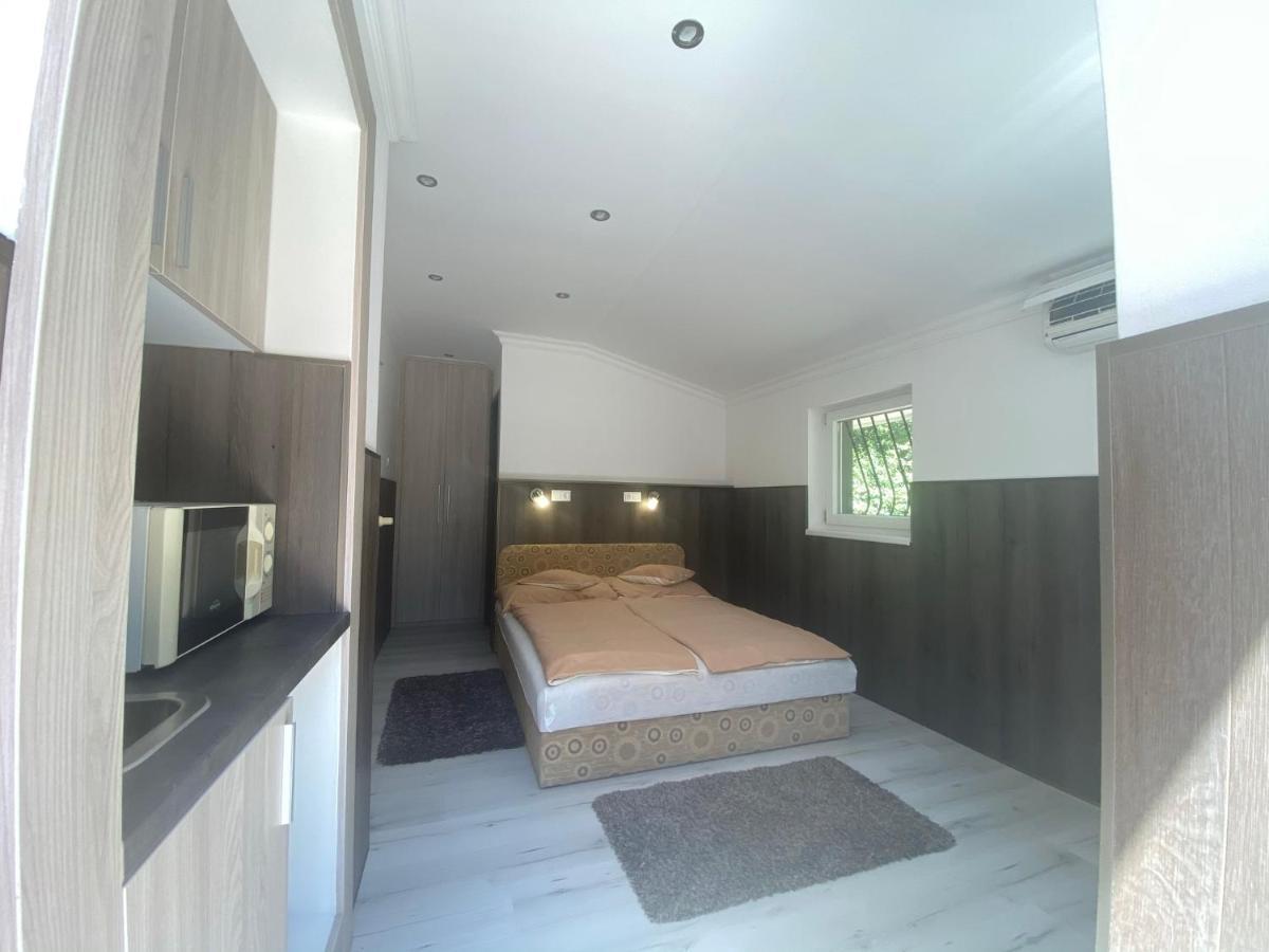 Holiday Apartmanhaz Balatonfured Exterior photo