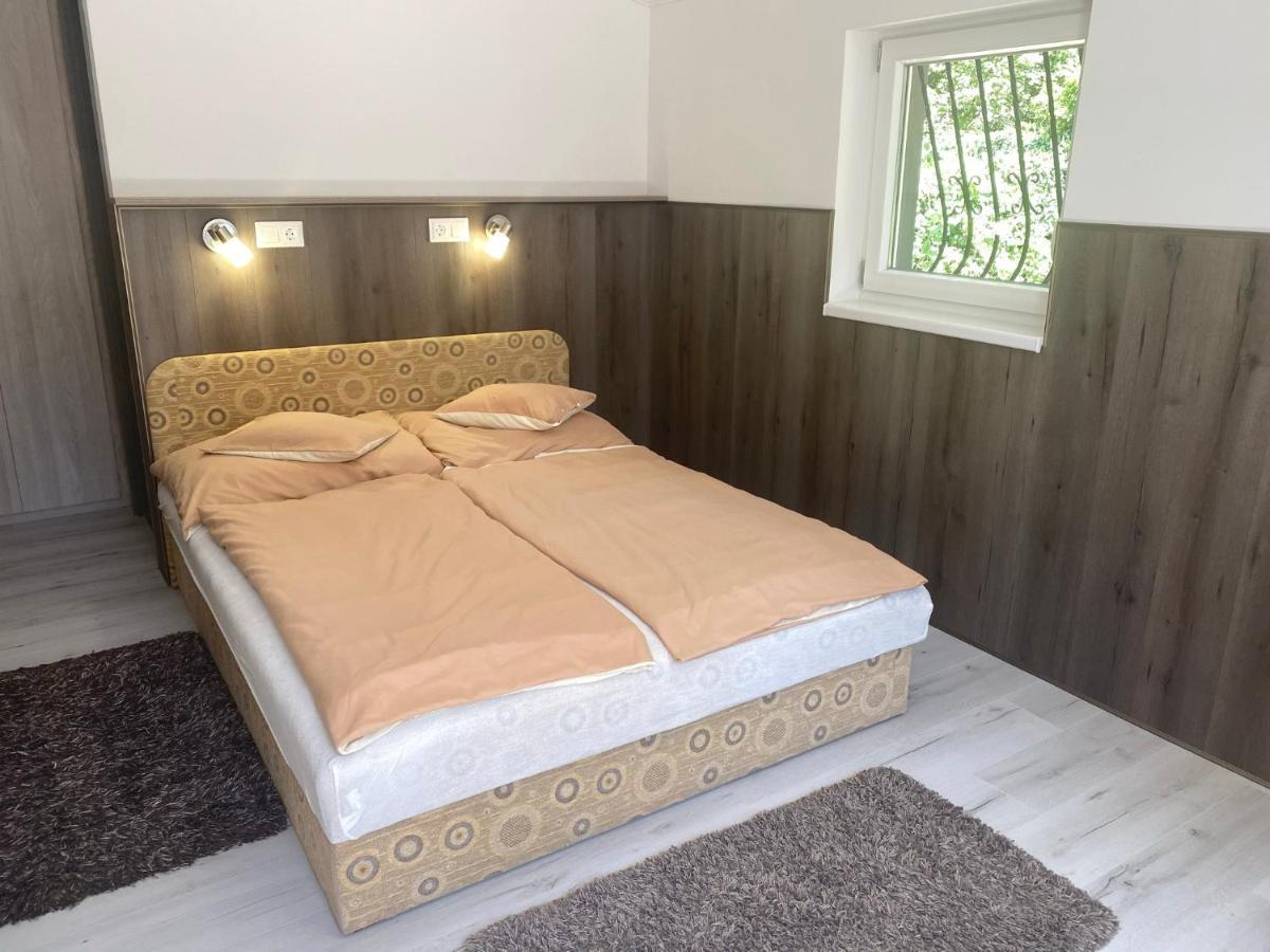 Holiday Apartmanhaz Balatonfured Exterior photo