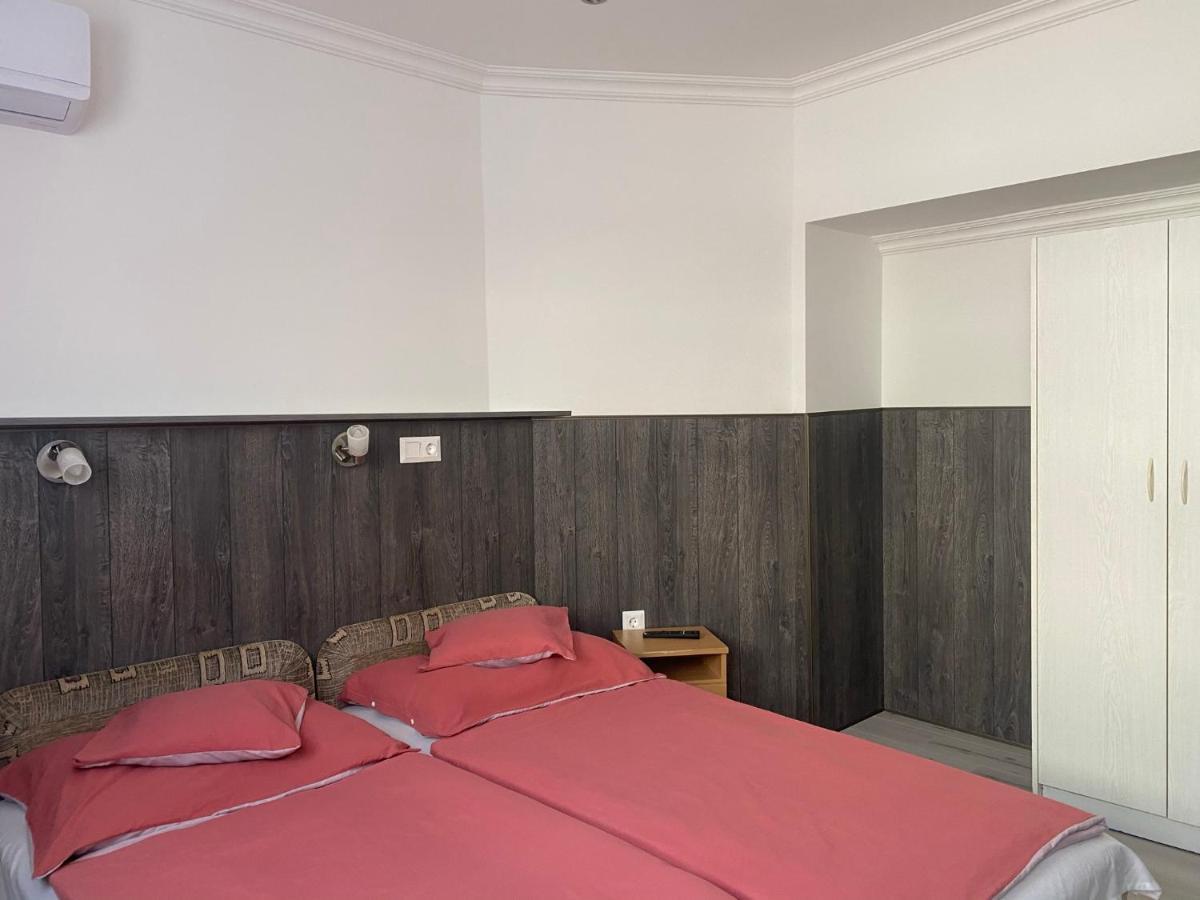 Holiday Apartmanhaz Balatonfured Exterior photo