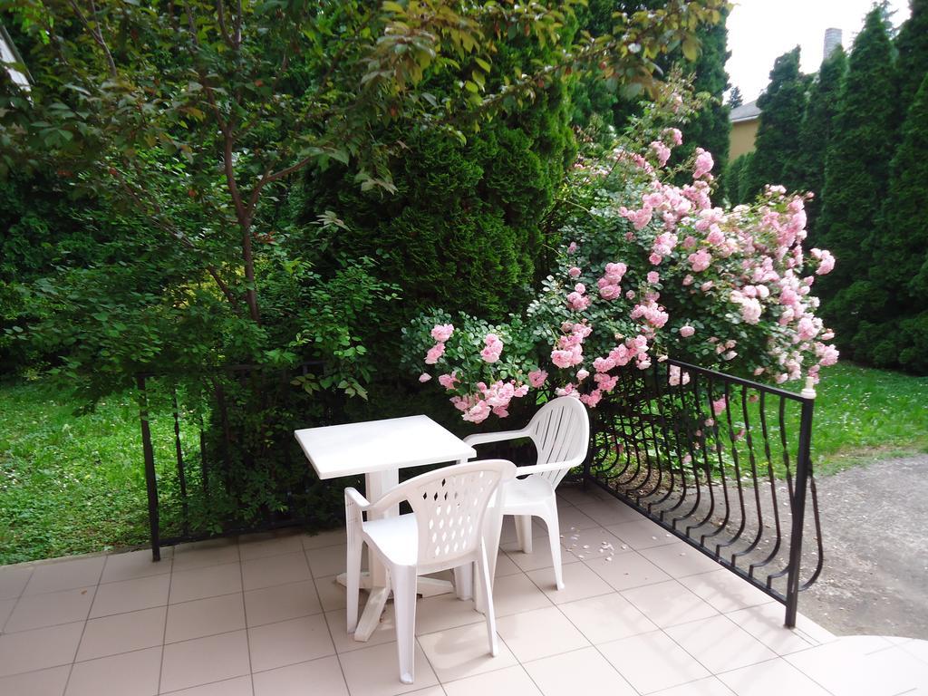 Holiday Apartmanhaz Balatonfured Room photo
